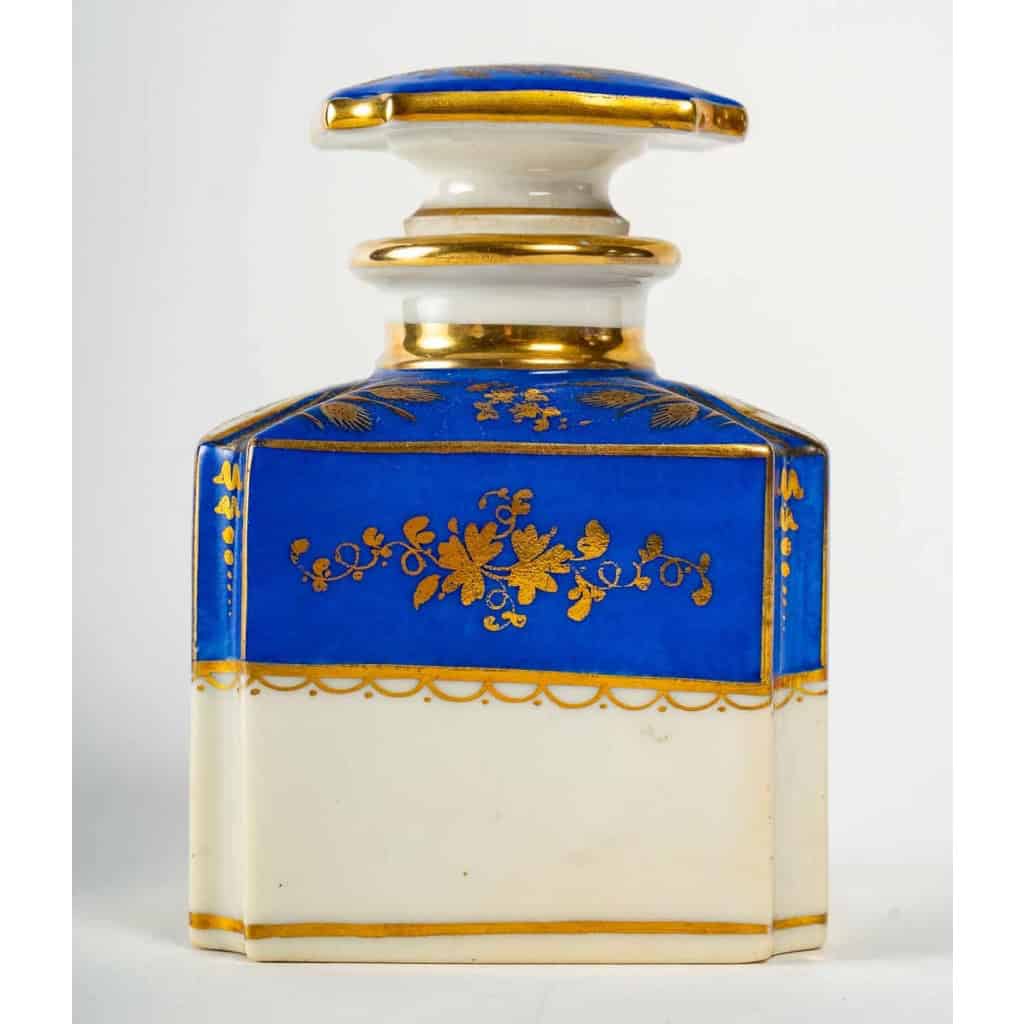 Un coffret à flacons de parfums XIXème siècle | Biron Un coffret à flacons de parfums XIXème siècle