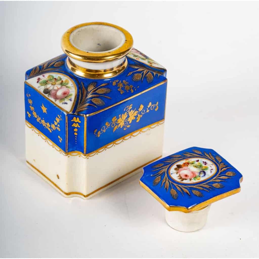 Un coffret à flacons de parfums XIXème siècle | Biron Un coffret à flacons de parfums XIXème siècle
