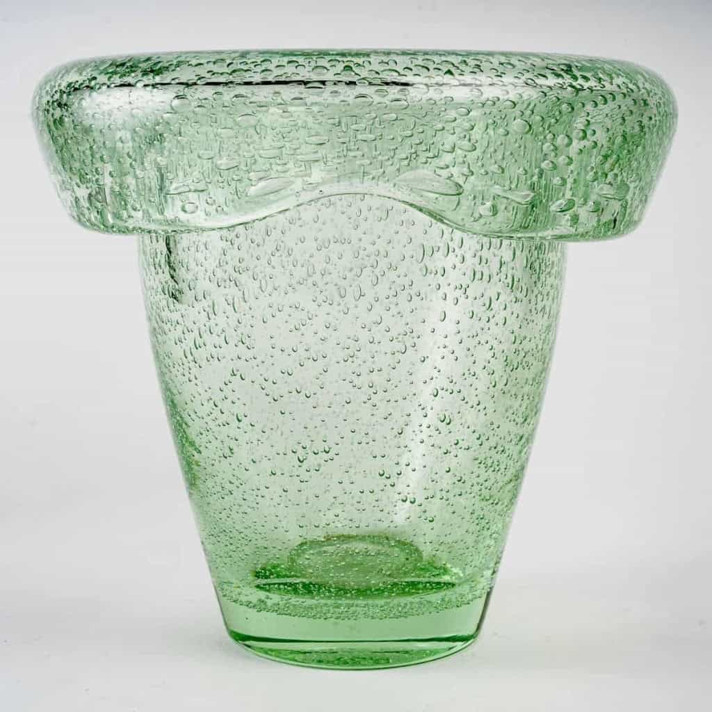 Vase à col retourné verre vert bullé de DAUM NANCY | Biron |||||||