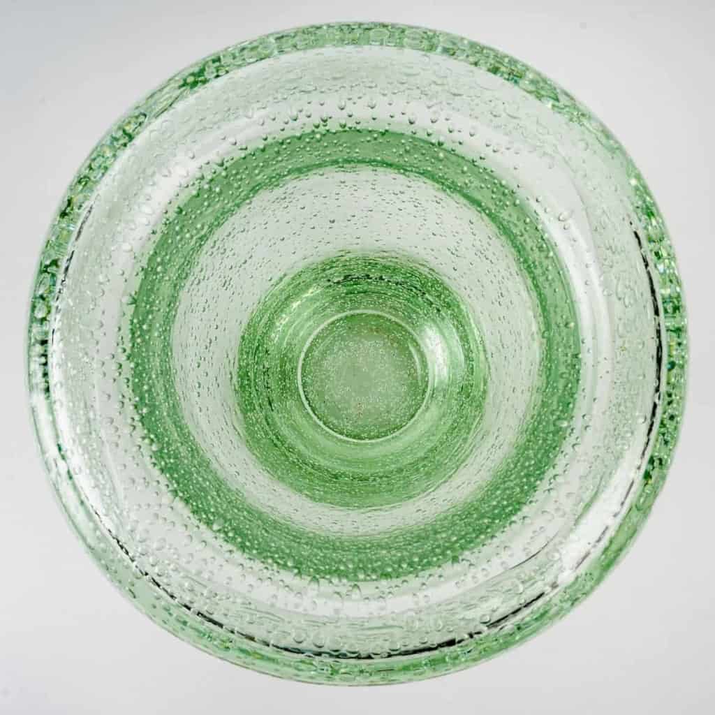 Vase à col retourné verre vert bullé de DAUM NANCY | Biron Vase à col retourné verre vert bullé de DAUM NANCY