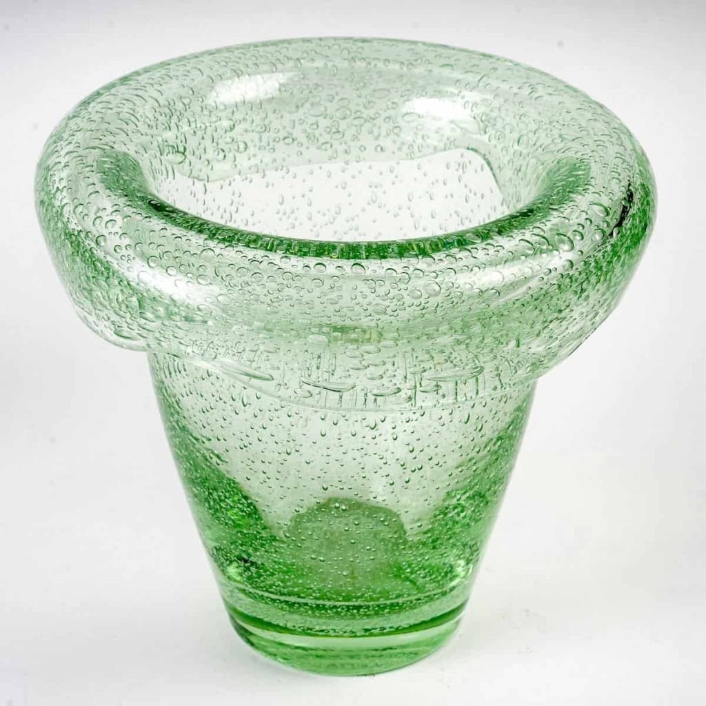 Vase à col retourné verre vert bullé de DAUM NANCY | Biron Vase à col retourné verre vert bullé de DAUM NANCY