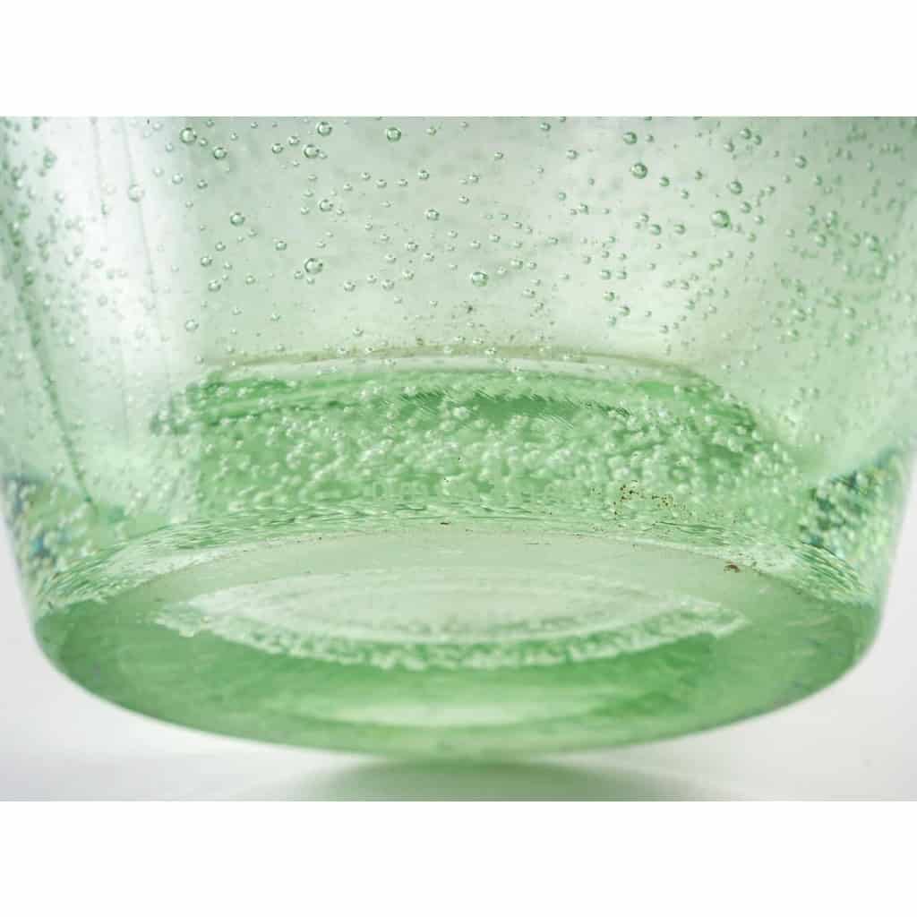 Vase à col retourné verre vert bullé de DAUM NANCY | Biron Vase à col retourné verre vert bullé de DAUM NANCY