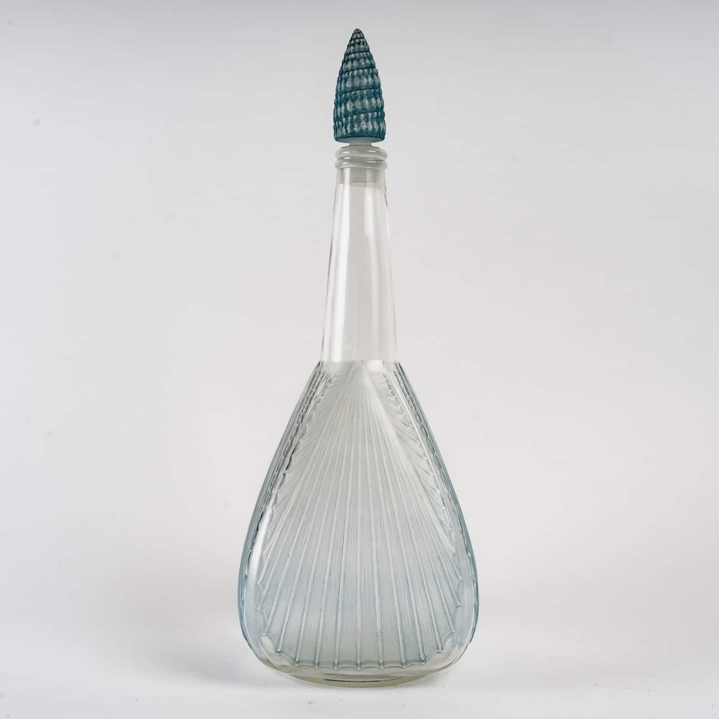 Carafe « Coquilles » en verre blanc patiné bleu de René LALIQUE | Biron |||||||
