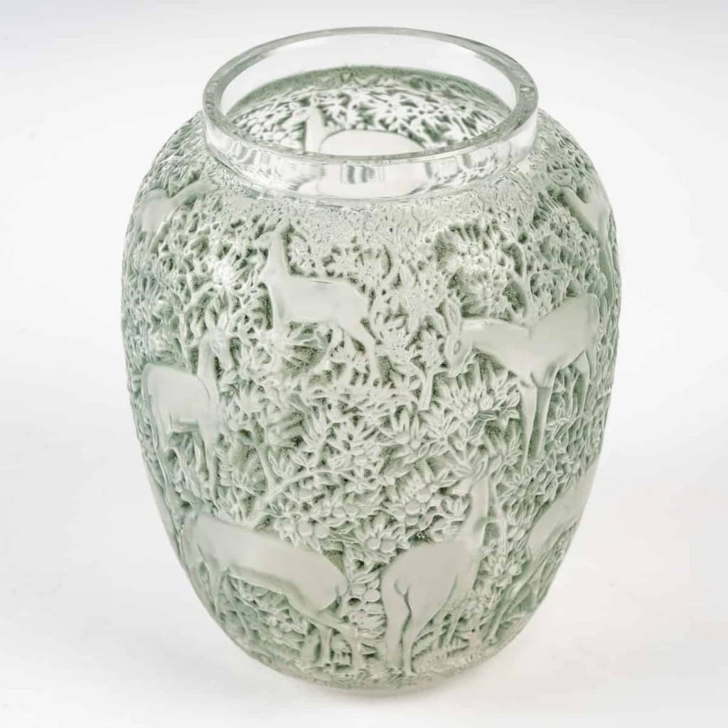 Vase « Biches » verre blanc patiné vert de René LALIQUE | Biron Vase "Biches" verre blanc patiné vert de René LALIQUE
