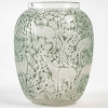 Vase « Biches » verre blanc patiné vert de René LALIQUE | Biron Vase "Biches" verre blanc patiné vert de René LALIQUE