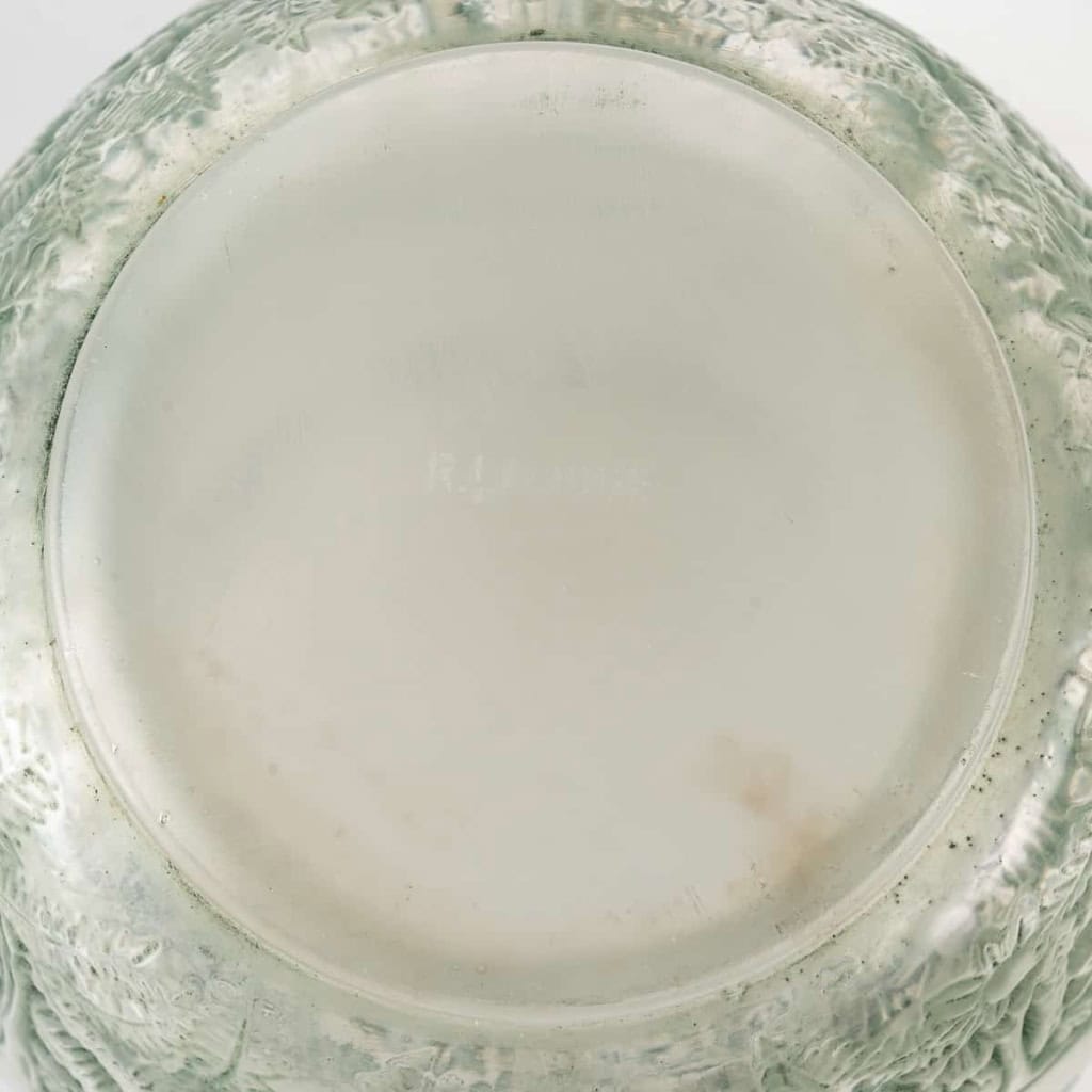 Vase « Biches » verre blanc patiné vert de René LALIQUE | Biron Vase "Biches" verre blanc patiné vert de René LALIQUE