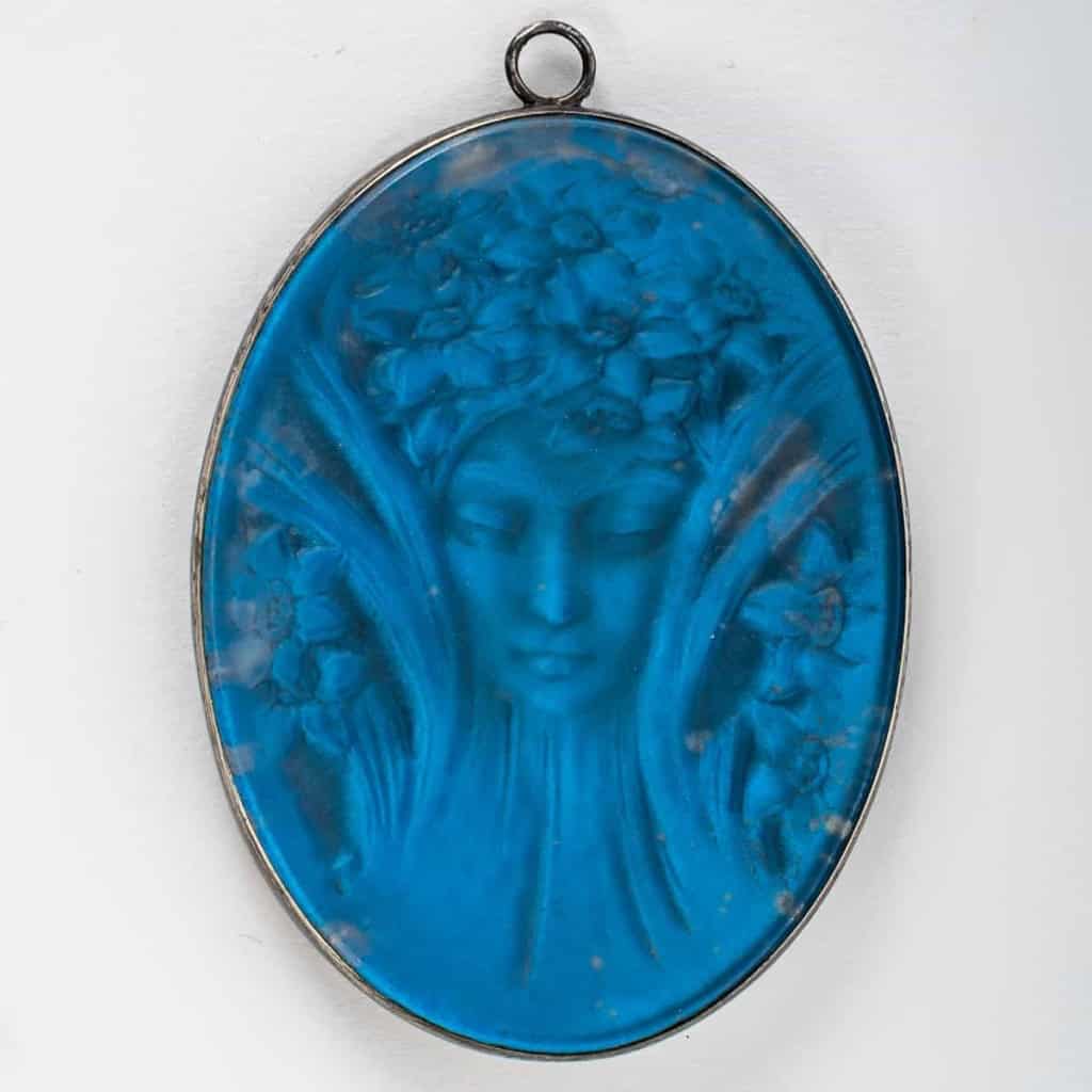 Miroir Pendentif « Tête » verre blanc sur clinquant bleu électrique patiné gris de René LALIQUE | Biron ||||