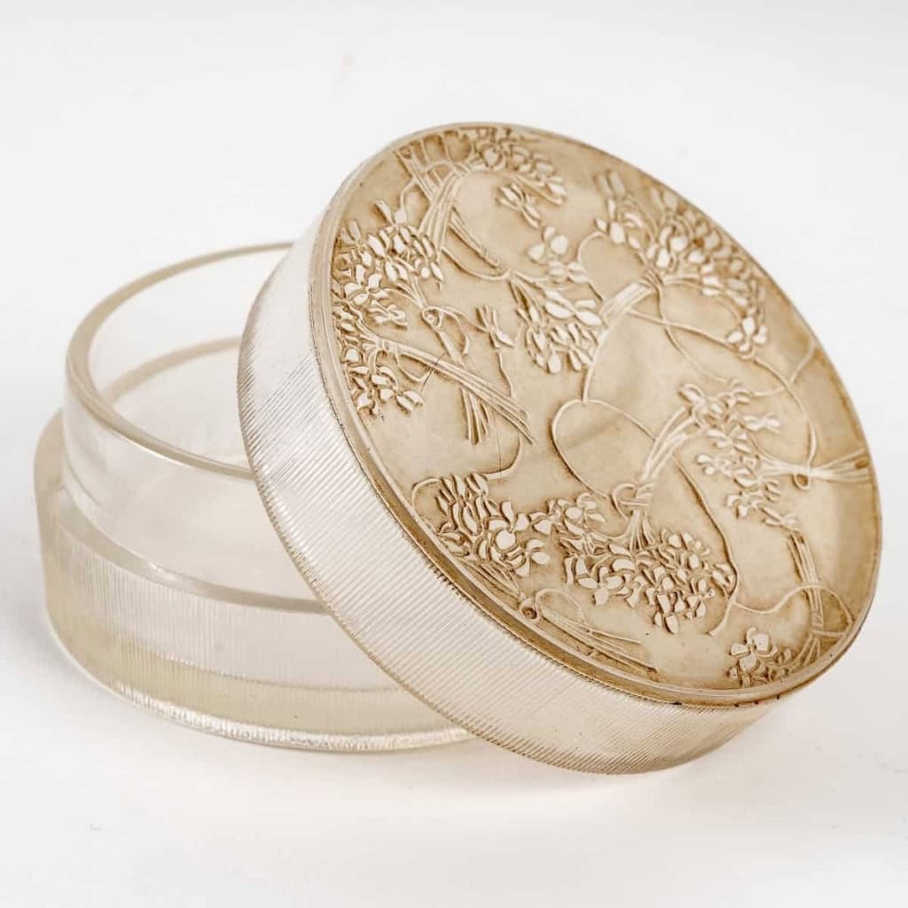 Boîte « Un Jour Viendra » verre blanc patiné sépia de René LALIQUE | Biron |||||