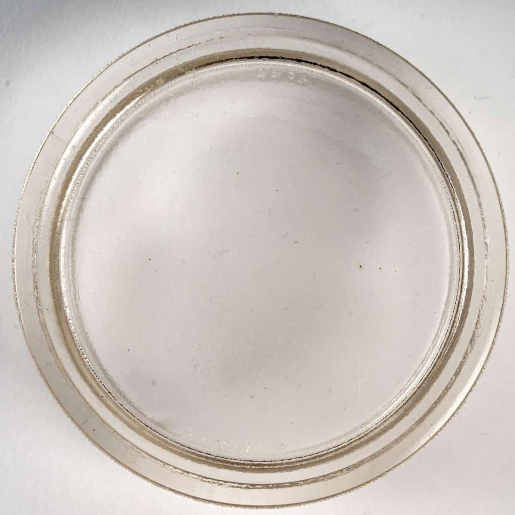 Boîte « Un Jour Viendra » verre blanc patiné sépia de René LALIQUE | Biron Boîte "Un Jour Viendra" verre blanc patiné sépia de René LALIQUE