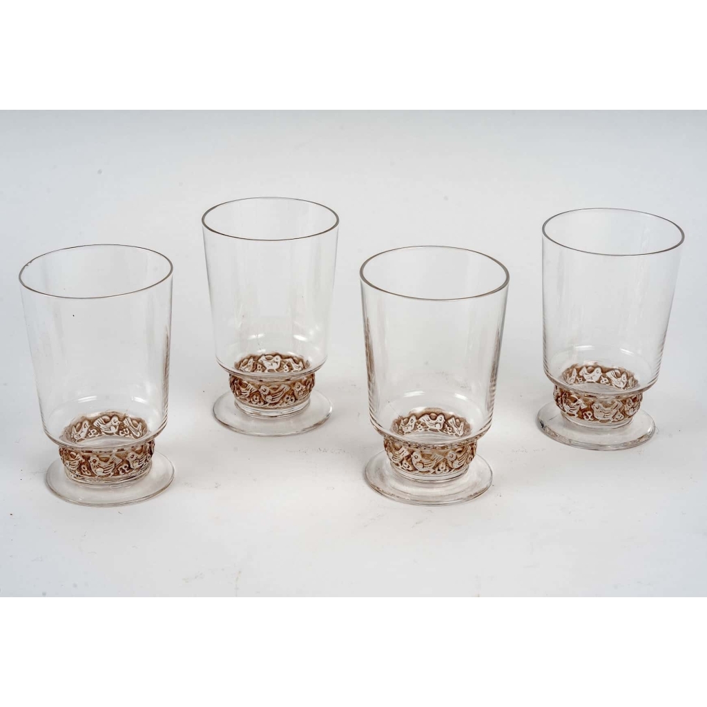 Suite de verres « Dampierre » verre blanc patiné sépia de René LALIQUE – 4 pièces | Biron Suite de verres "Dampierre" verre blanc patiné sépia de René LALIQUE - 4 pièces