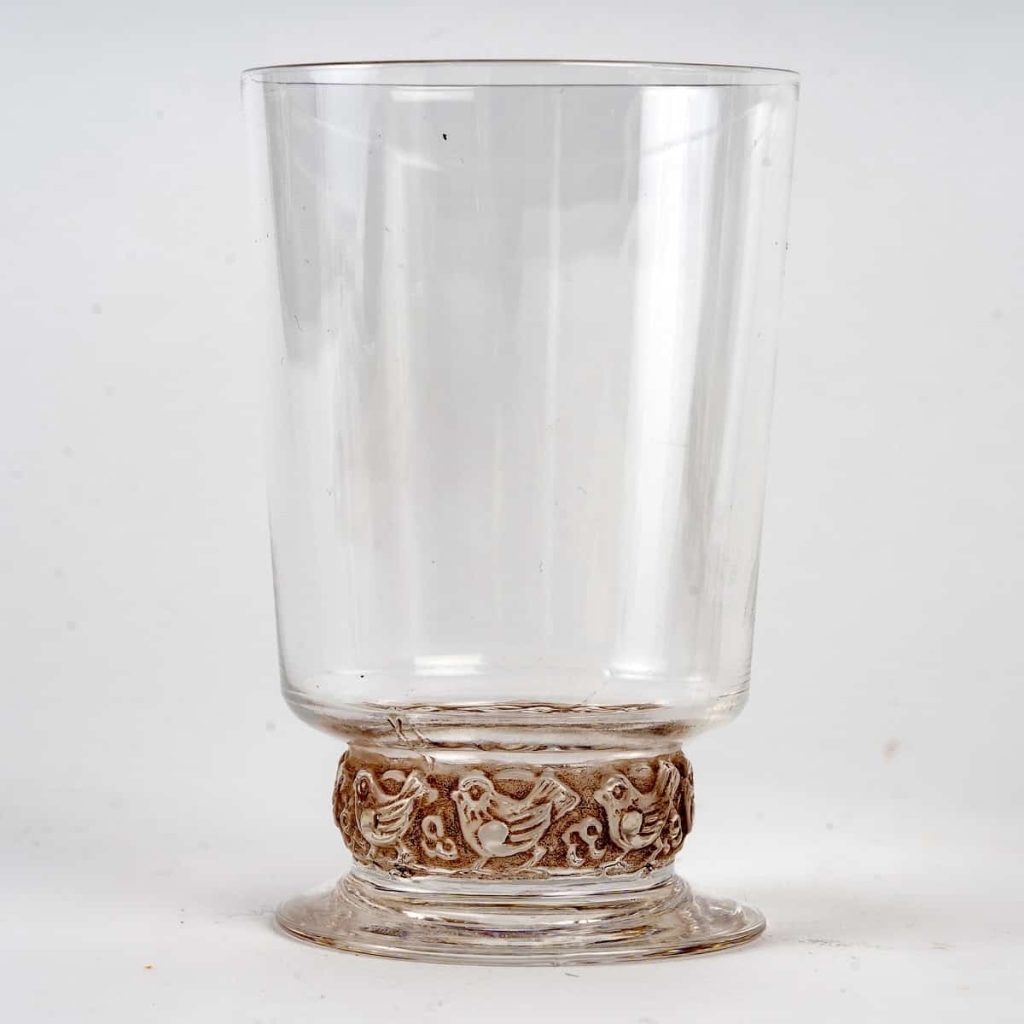Suite de verres « Dampierre » verre blanc patiné sépia de René LALIQUE – 4 pièces | Biron Suite de verres "Dampierre" verre blanc patiné sépia de René LALIQUE - 4 pièces