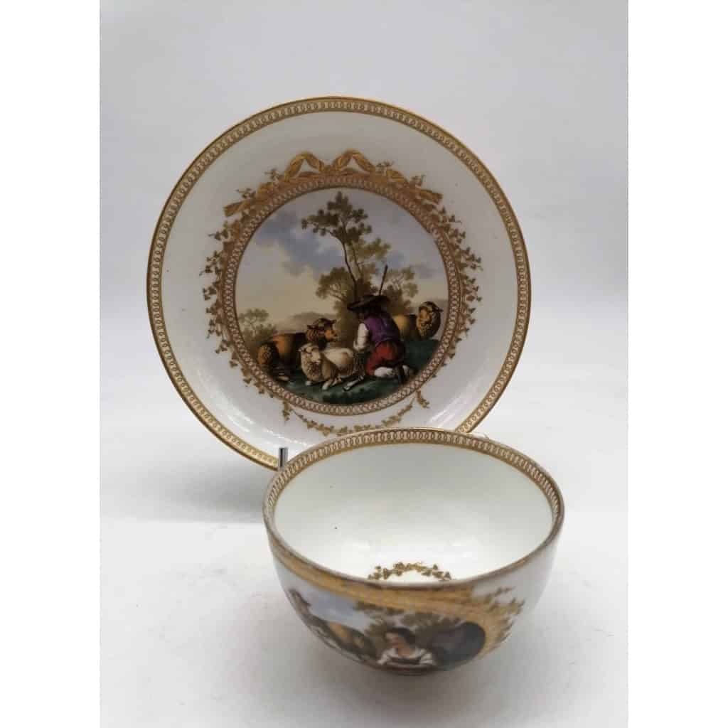 Tasse à Thé En Porcelaine De Meissen XVIIIème | Biron |||