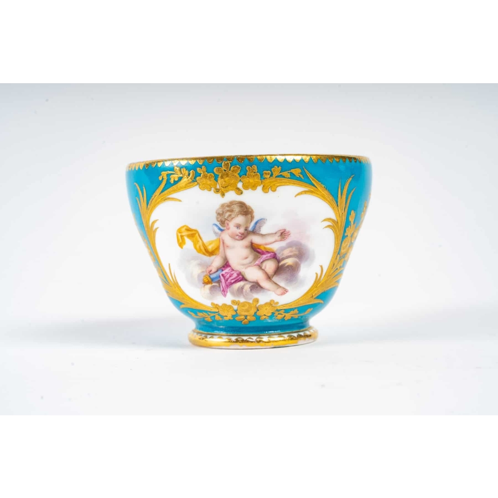 Ensemble tasse Hébert et pot à crème tripode Sèvres | Biron Ensemble tasse Hébert et pot à crème tripode Sèvres
