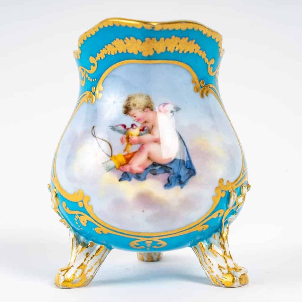 Ensemble tasse Hébert et pot à crème tripode Sèvres | Biron Ensemble tasse Hébert et pot à crème tripode Sèvres