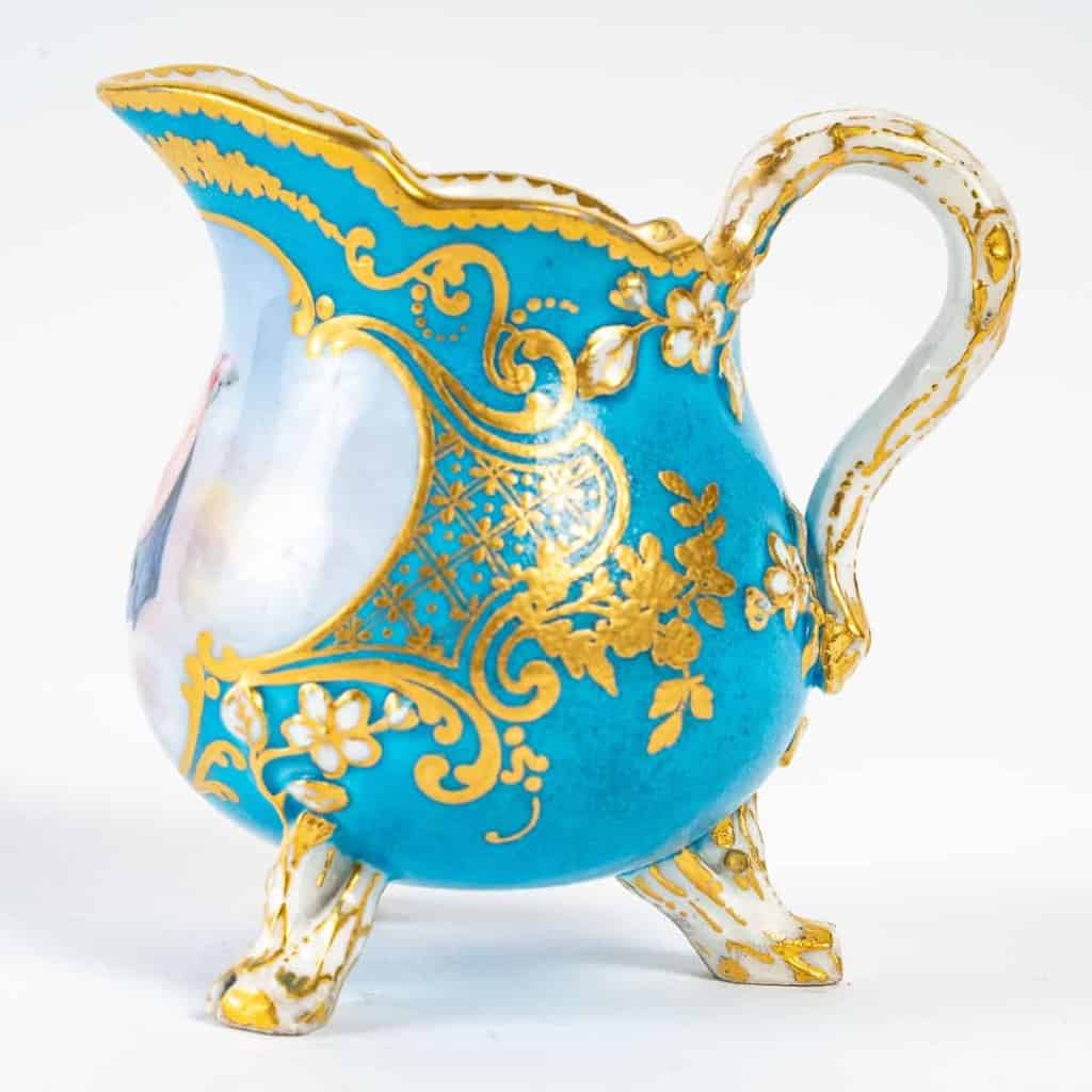Ensemble tasse Hébert et pot à crème tripode Sèvres | Biron Ensemble tasse Hébert et pot à crème tripode Sèvres