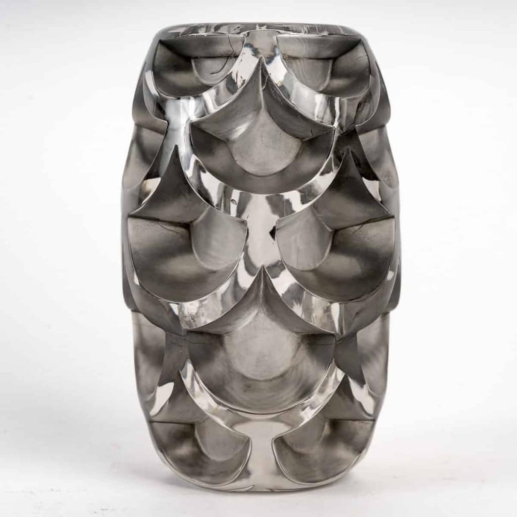 Vase « Montlhéry » verre blanc patiné gris de René LALIQUE | Biron Vase "Montlhéry" verre blanc patiné gris de René LALIQUE