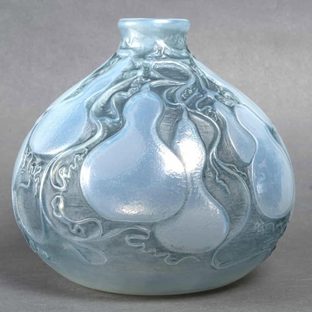 Vase « Courges » verre opalescent patiné bleu de René LALIQUE | Biron Vase "Courges" verre opalescent patiné bleu de René LALIQUE