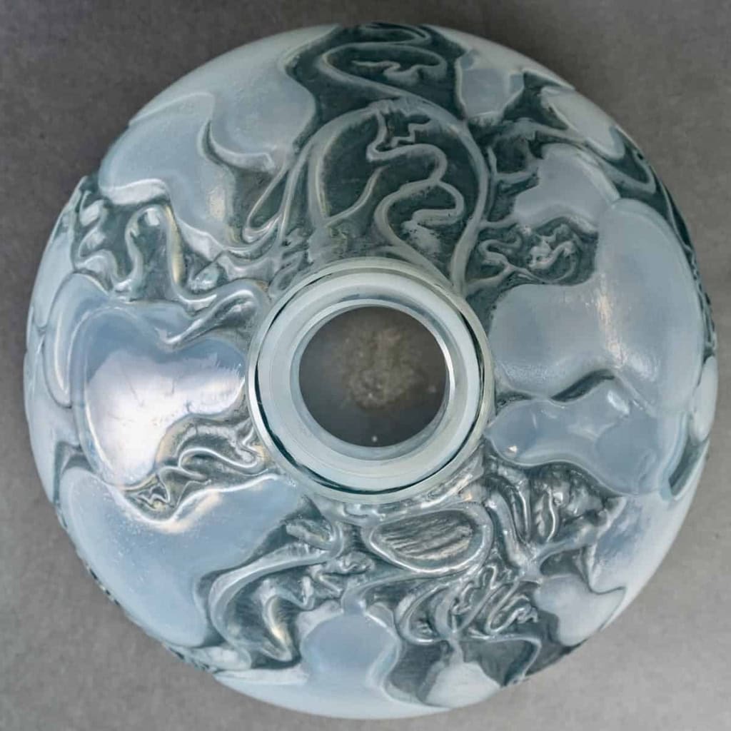 Vase « Courges » verre opalescent patiné bleu de René LALIQUE | Biron Vase "Courges" verre opalescent patiné bleu de René LALIQUE