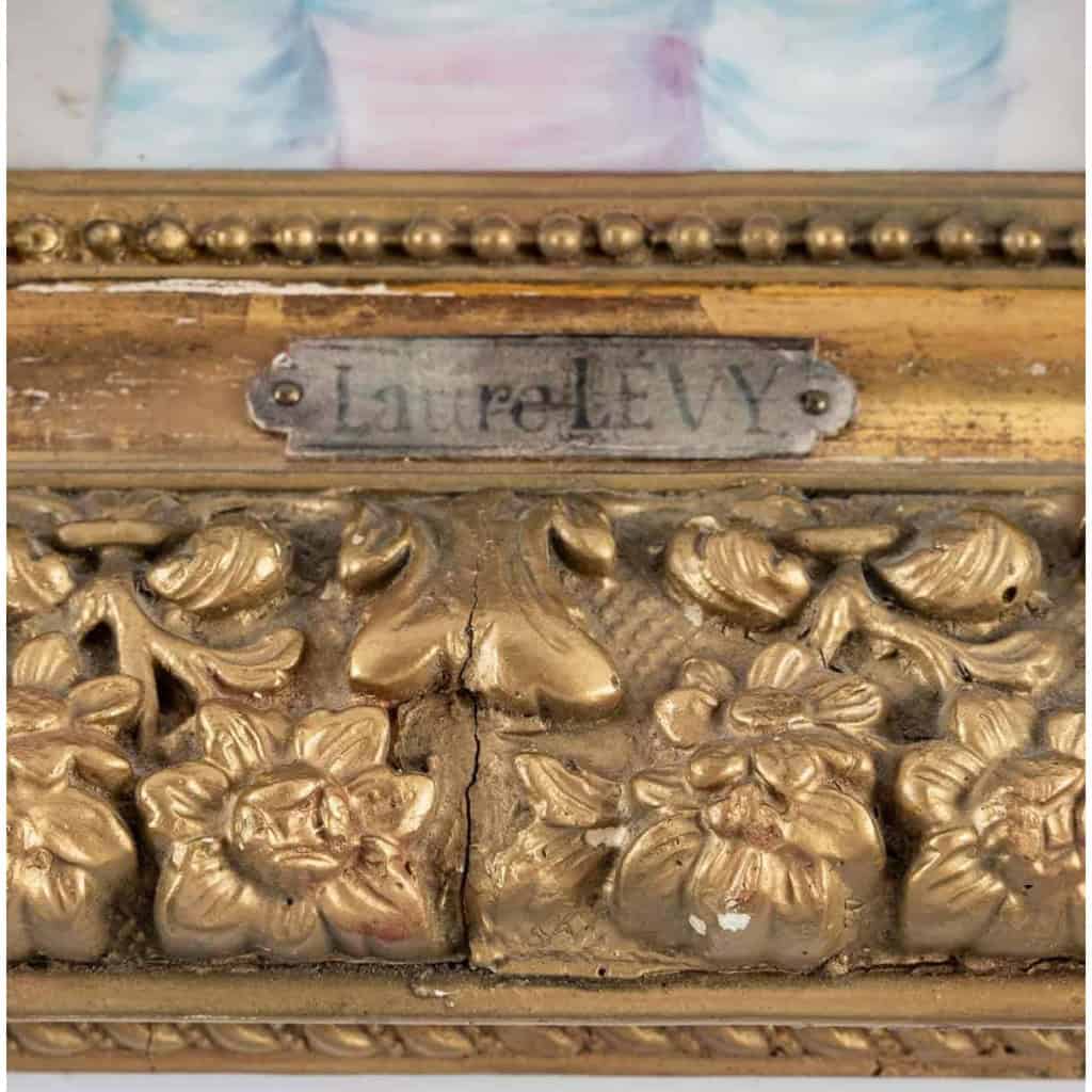 Tableau avec plaque en porcelaine signé L.Levy | Biron Tableau avec plaque en porcelaine signé L.Levy