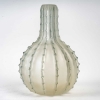 Vase « Dentelé » verre blanc patiné bleu de René LALIQUE | Biron |||||