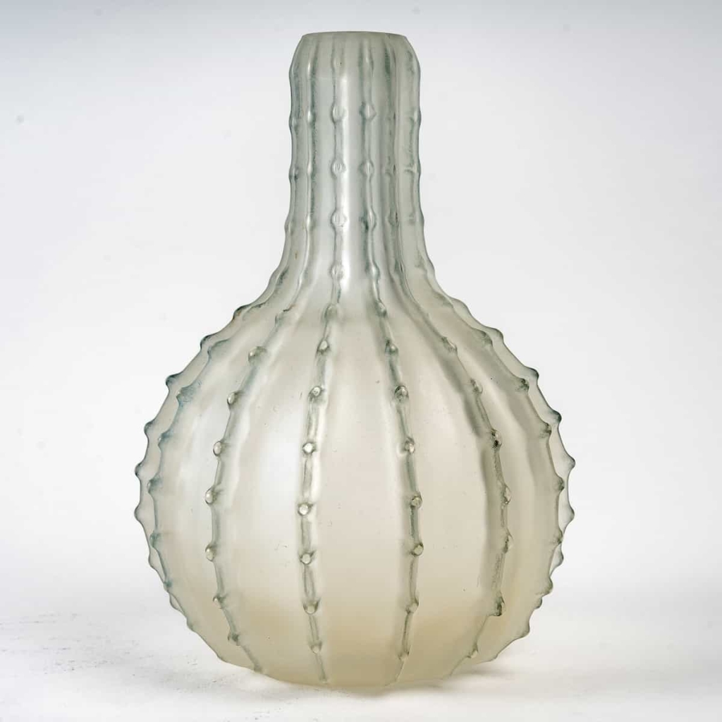 Vase « Dentelé » verre blanc patiné bleu de René LALIQUE | Biron |||||