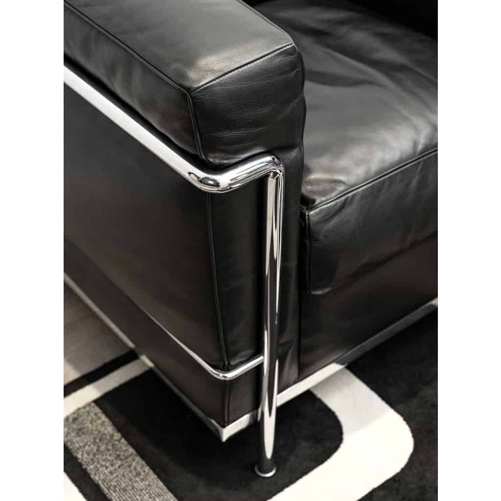 Paire de Fauteuils « LC2 » de LE CORBUSIER, PERRIAND et JEANNERET | Biron Paire de Fauteuils "LC2" de LE CORBUSIER, PERRIAND et JEANNERET