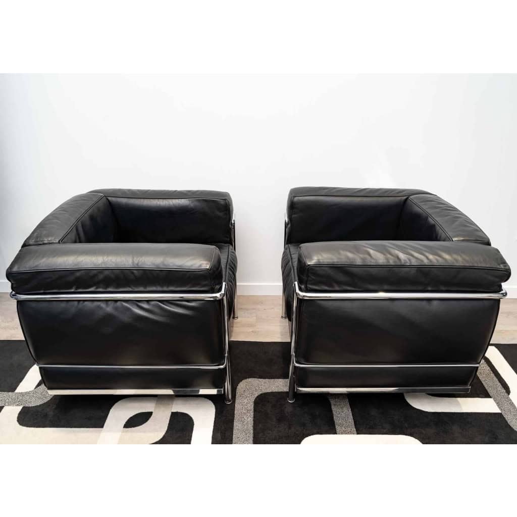 Paire de Fauteuils « LC2 » de LE CORBUSIER, PERRIAND et JEANNERET | Biron Paire de Fauteuils "LC2" de LE CORBUSIER, PERRIAND et JEANNERET