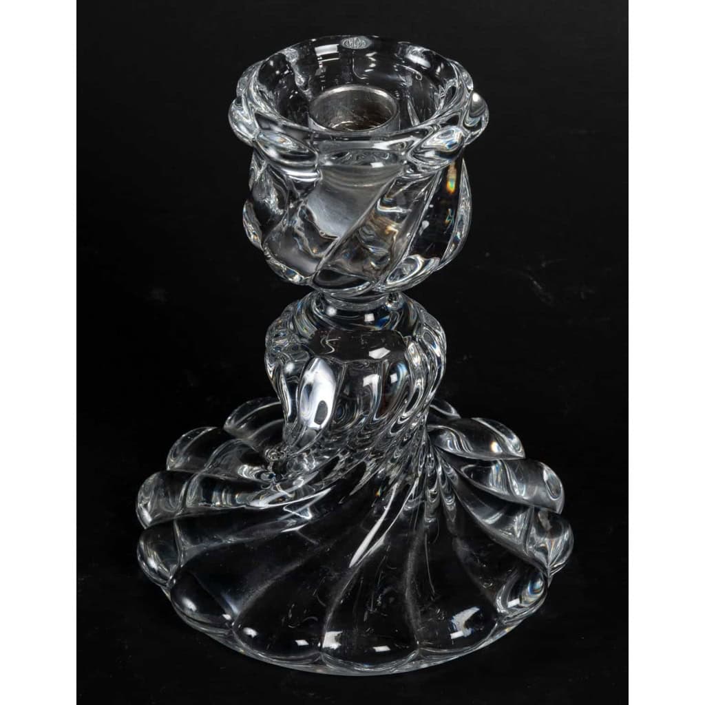 Candélabres en Cristal Baccarat du XXe siècle – Paire à une Lumière en parfait état | Biron Candélabres en Cristal Baccarat du XXe siècle - Paire à une Lumière en parfait état