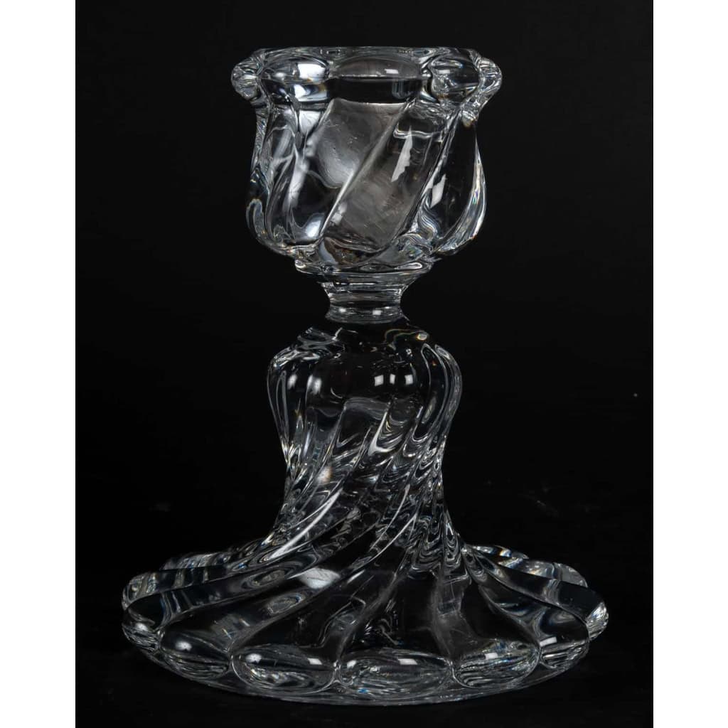 Candélabres en Cristal Baccarat du XXe siècle – Paire à une Lumière en parfait état | Biron Candélabres en Cristal Baccarat du XXe siècle - Paire à une Lumière en parfait état