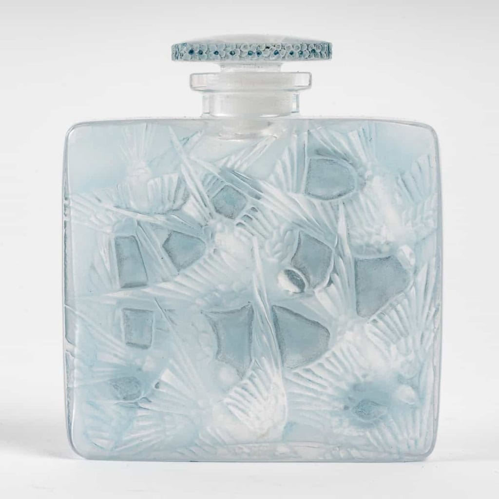 Flacon « Carré Plat Hirondelles » verre blanc patiné bleu de René LALIQUE | Biron ||||||