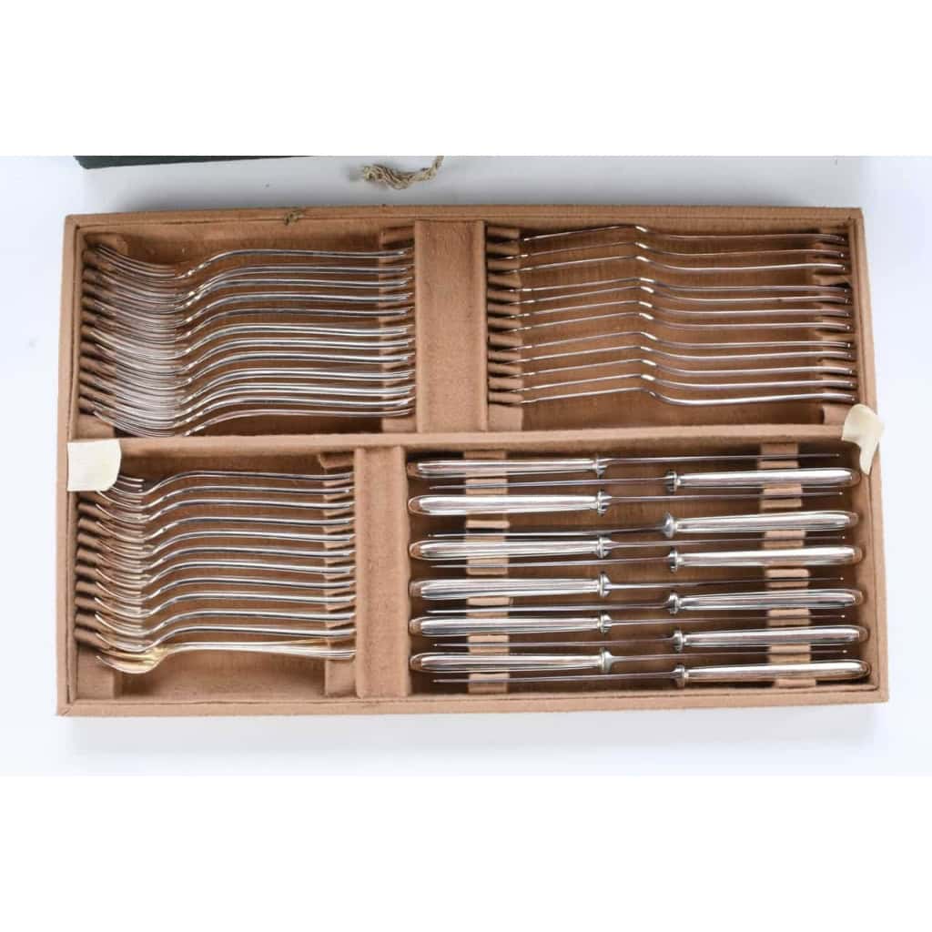 Christofle : modèle « Boreal » – Ménagère en métal argenté 160 pièces | Biron Christofle : modèle "Boreal" - Ménagère en métal argenté 160 pièces