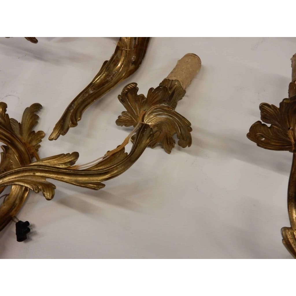 1970/80 Série De 2 Paires d’Appliques Faisant Pendant En Bronze Doré De Style LXV Signées Maison Baguès | Biron 1970/80 Série De 2 Paires d’Appliques Faisant Pendant En Bronze Doré De Style LXV Signées Maison Baguès