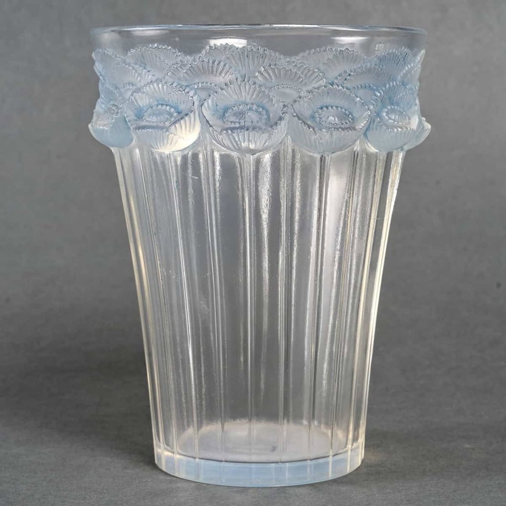 Vase « Boutons d’Or » verre opalescent patiné bleu de René LALIQUE | Biron Vase « Boutons d'Or » verre opalescent patiné bleu de René LALIQUE