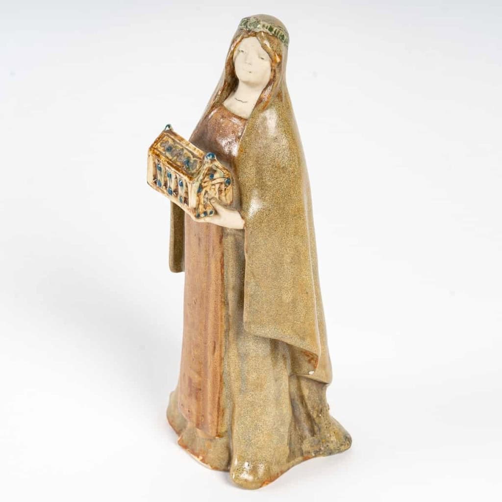 Figure allégorique du Moyen Âge en grès, travail Art Nouveau, signé "BS", fin XIXe - début du XXe siècle.