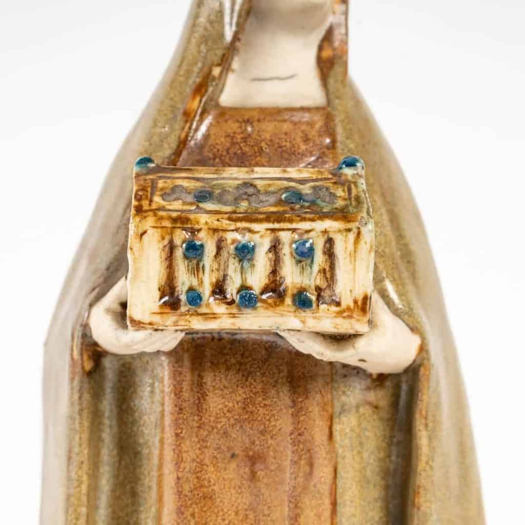 Figure allégorique du Moyen Âge en grès, travail Art Nouveau, signé "BS", fin XIXe - début du XXe siècle.