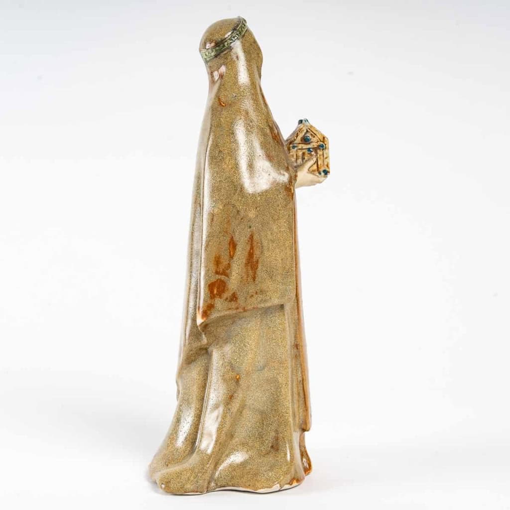 Figure allégorique du Moyen Âge en grès, travail Art Nouveau, signé "BS", fin XIXe - début du XXe siècle.