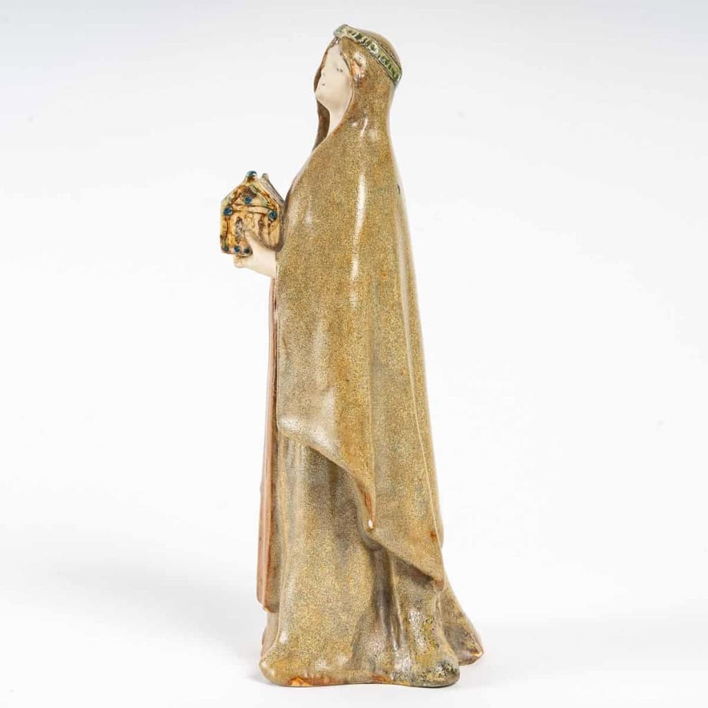 Figure allégorique du Moyen Âge en grès, travail Art Nouveau, signé "BS", fin XIXe - début du XXe siècle.