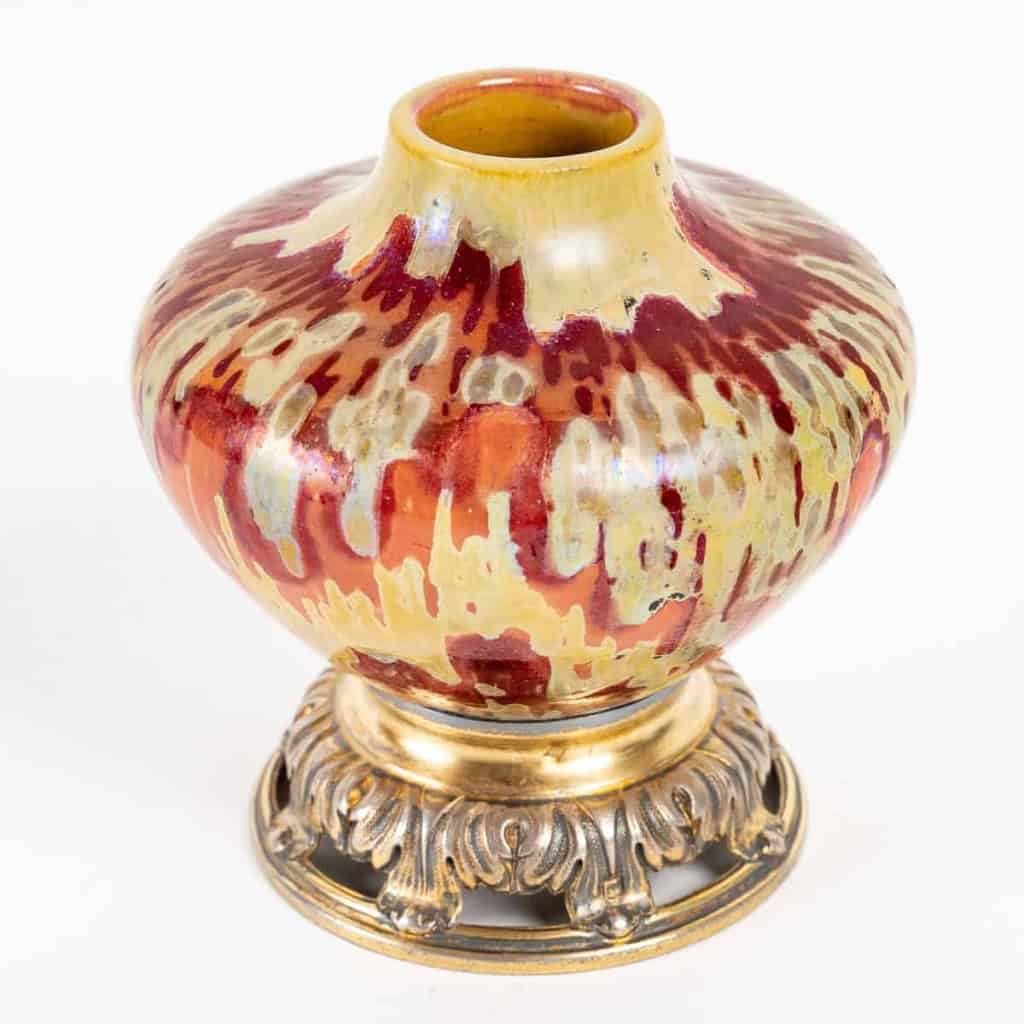 Élégant petit vase en grès flammé de Lunéville, monté sur un socle en argent poinçonné, circa 1890-1900 | Biron ||||||||