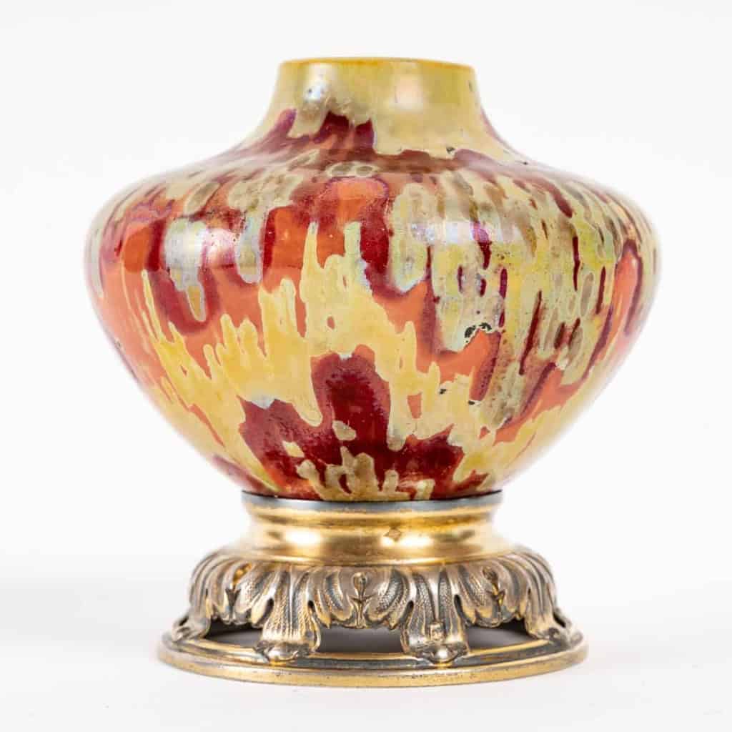 Élégant petit vase en grès flammé de Lunéville, monté sur un socle en argent poinçonné, circa 1890-1900 | Biron Élégant petit vase en grès flammé de Lunéville, monté sur un socle en argent poinçonné, circa 1890-1900