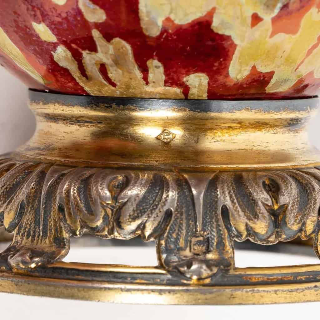 Élégant petit vase en grès flammé de Lunéville, monté sur un socle en argent poinçonné, circa 1890-1900 | Biron Élégant petit vase en grès flammé de Lunéville, monté sur un socle en argent poinçonné, circa 1890-1900