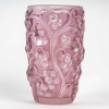 Vase « Raisins » verre blanc patiné rose de René LALIQUE | Biron |||||||