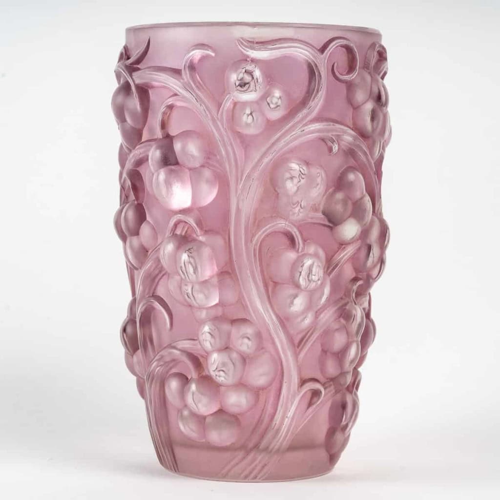 Vase « Raisins » verre blanc patiné rose de René LALIQUE | Biron |||||||