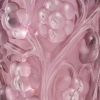 Vase « Raisins » verre blanc patiné rose de René LALIQUE | Biron Vase « Raisins » verre blanc patiné rose de René LALIQUE