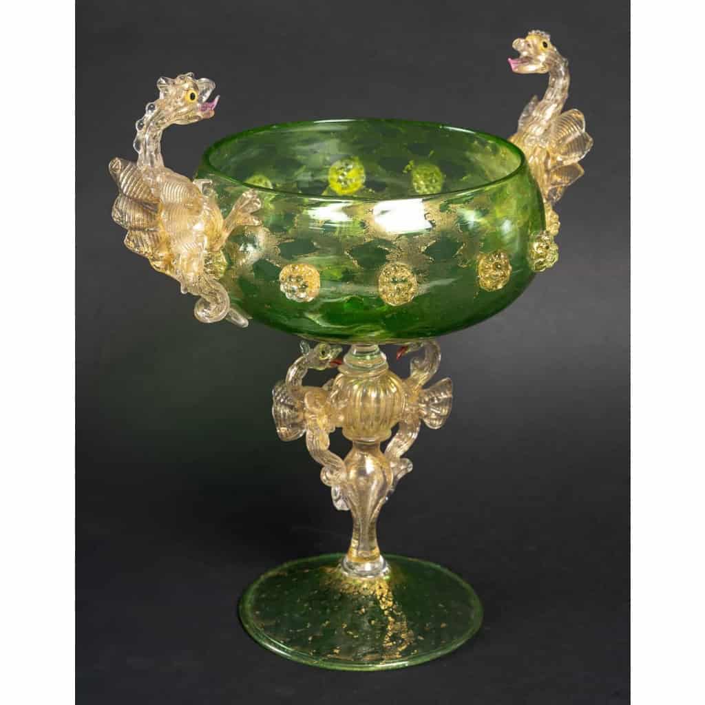 Grande coupe verte aux 4 dragons, Antonio Salviati, 1885 | Biron Grande coupe verte aux 4 dragons, Antonio Salviati, 1885