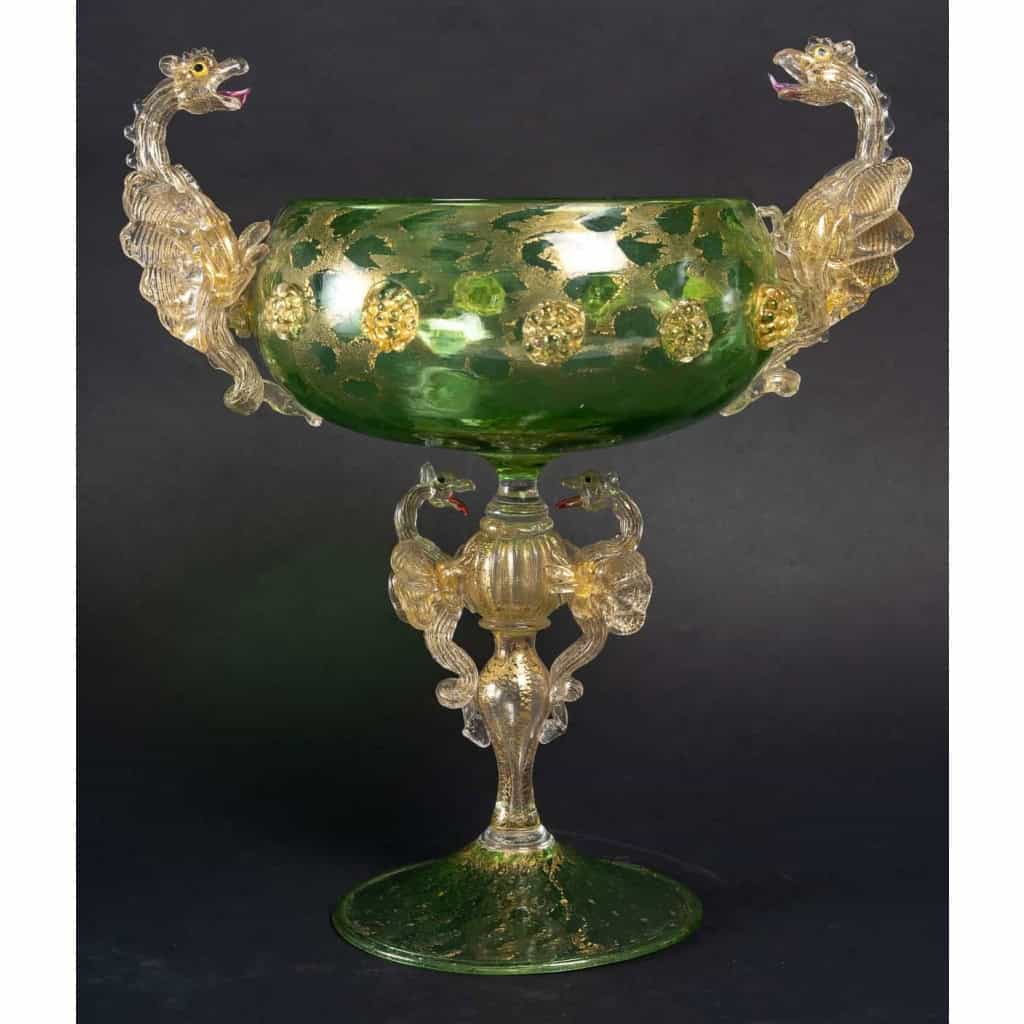 Grande coupe verte aux 4 dragons, Antonio Salviati, 1885 | Biron Grande coupe verte aux 4 dragons, Antonio Salviati, 1885