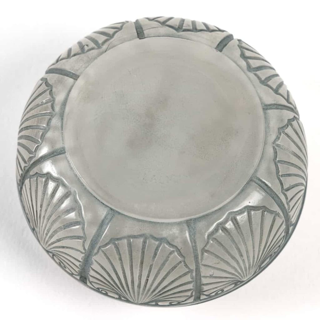 Boîte « Coquilles » verre blanc patiné bleu de René LALIQUE | Biron Boîte "Coquilles" verre blanc patiné bleu de René LALIQUE