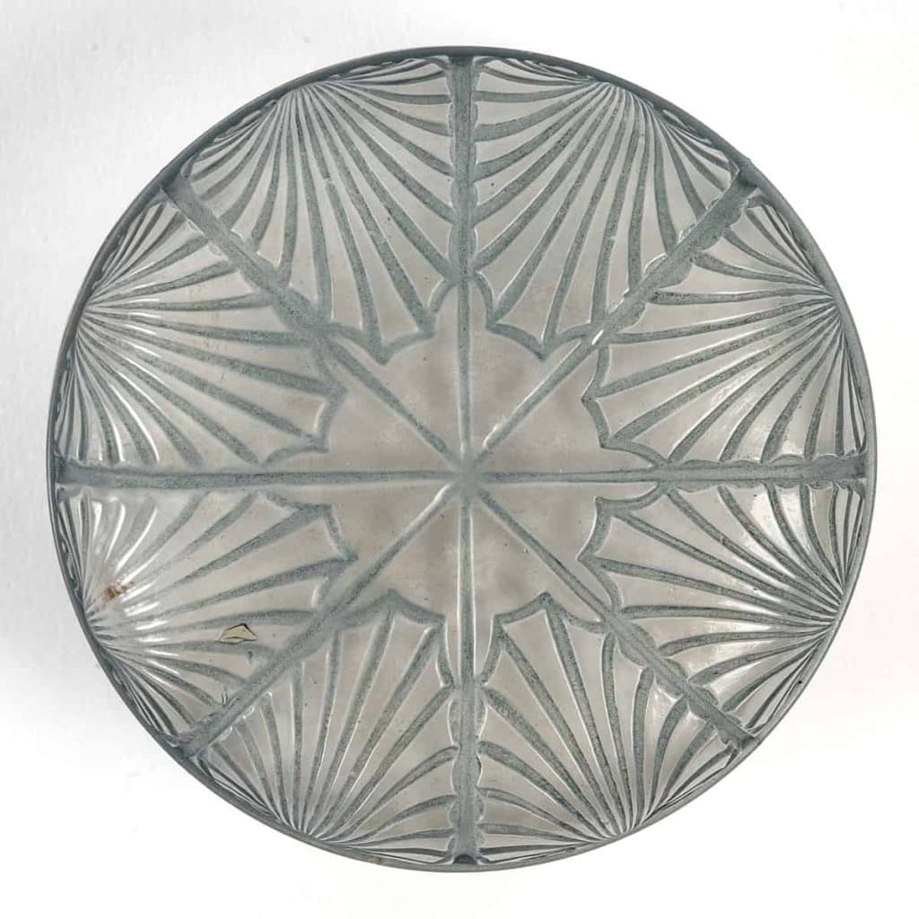 Boîte « Coquilles » verre blanc patiné bleu de René LALIQUE | Biron Boîte "Coquilles" verre blanc patiné bleu de René LALIQUE