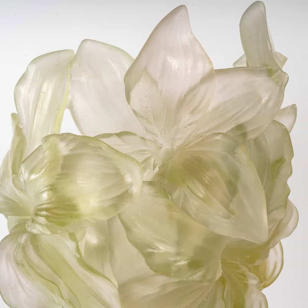 Vase Magnum « Amaryllis » pâte de cristal de DAUM FRANCE | Biron Vase Magnum "Amaryllis" pâte de cristal de DAUM FRANCE