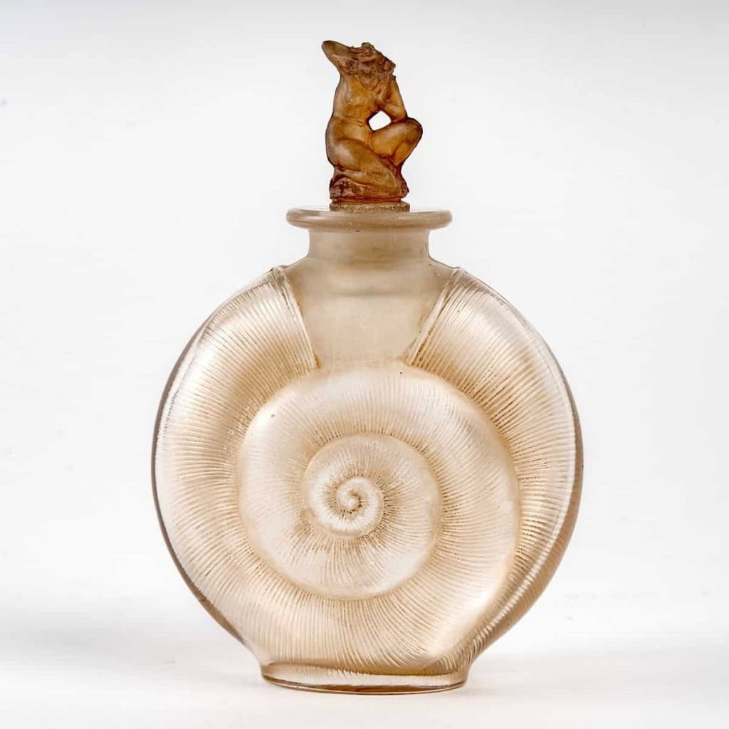 Flacon « Amphitrite » verre blanc patiné sépia de René LALIQUE | Biron |||||||
