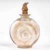 Flacon « Amphitrite » verre blanc patiné sépia de René LALIQUE | Biron Flacon "Amphitrite" verre blanc patiné sépia de René LALIQUE